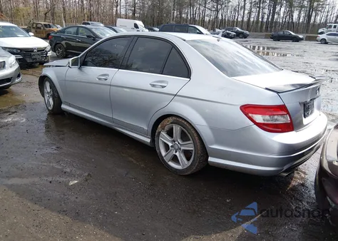 2011 Mercedes-Benz C 300 Luxury 4Matic/Sport 4Matic z USA, uszkodzony, nr VIN WDDGF8BB1BR162833
